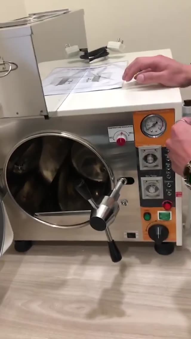 高壓滅菌鍋操作1 縮圖
